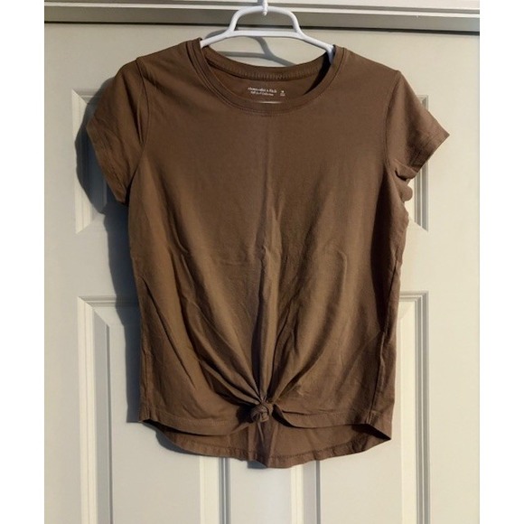 Abercrombie & Fitch Tops - Abercrombie and Fitch tan short sleeve tee, size Medium